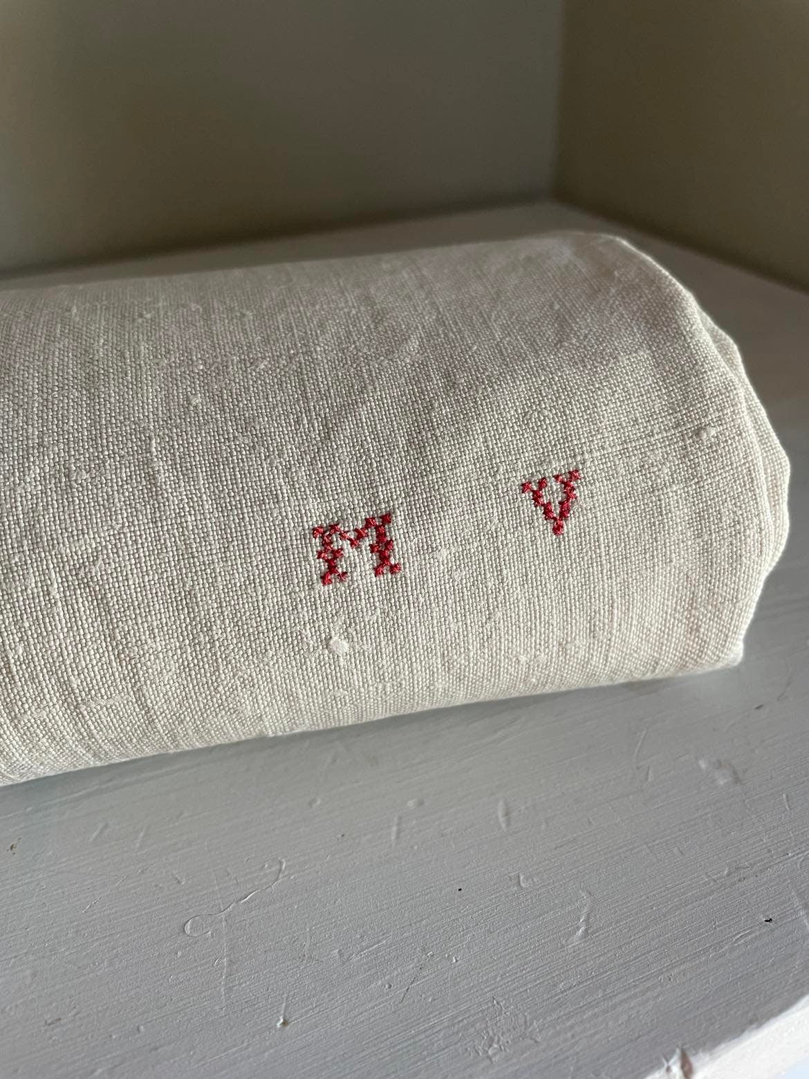 A single large plain Metis ( linen/cotton mix) tea towel initalled MV 100 x 52 cm