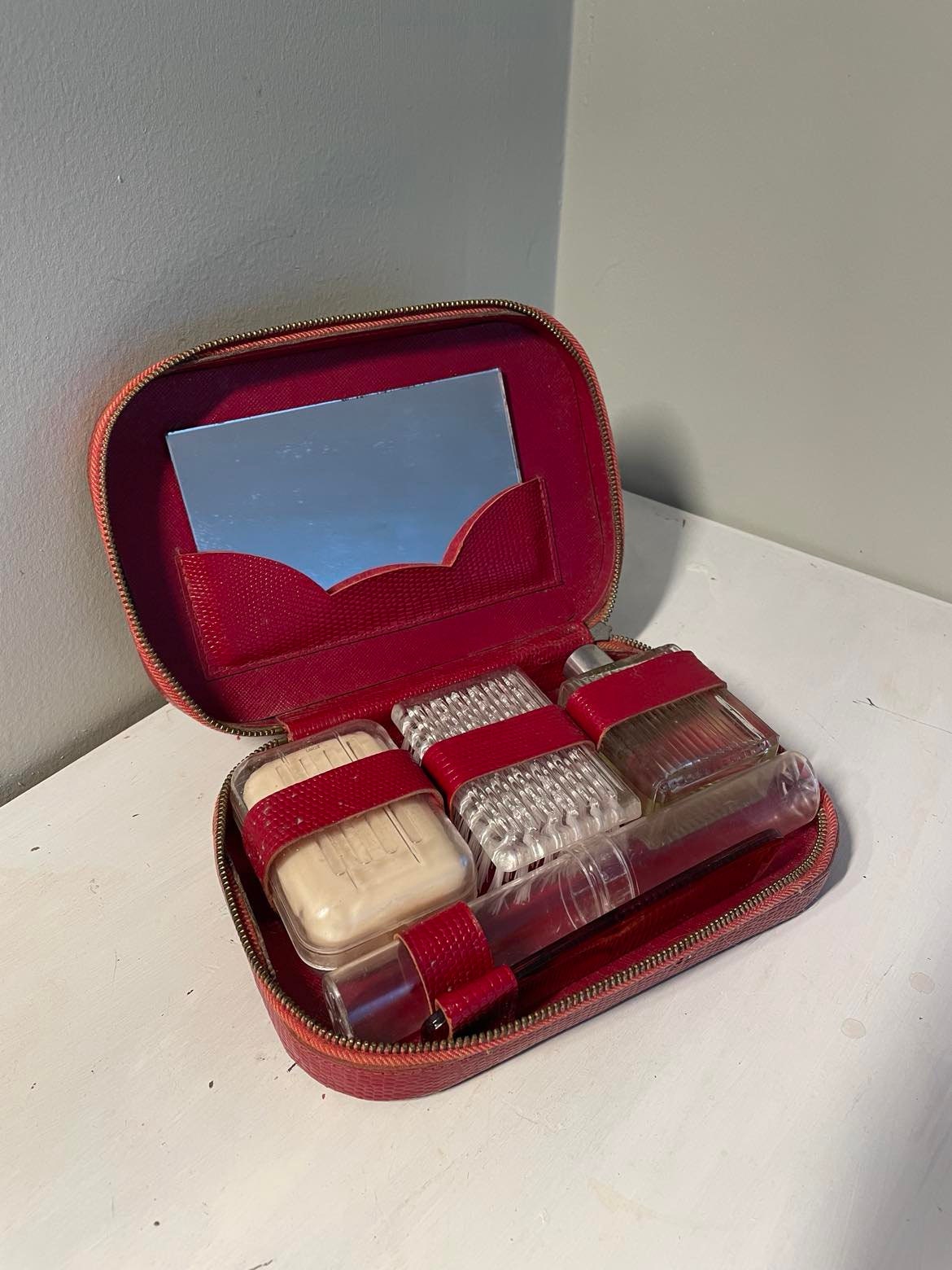 Small mid century mens vanity set