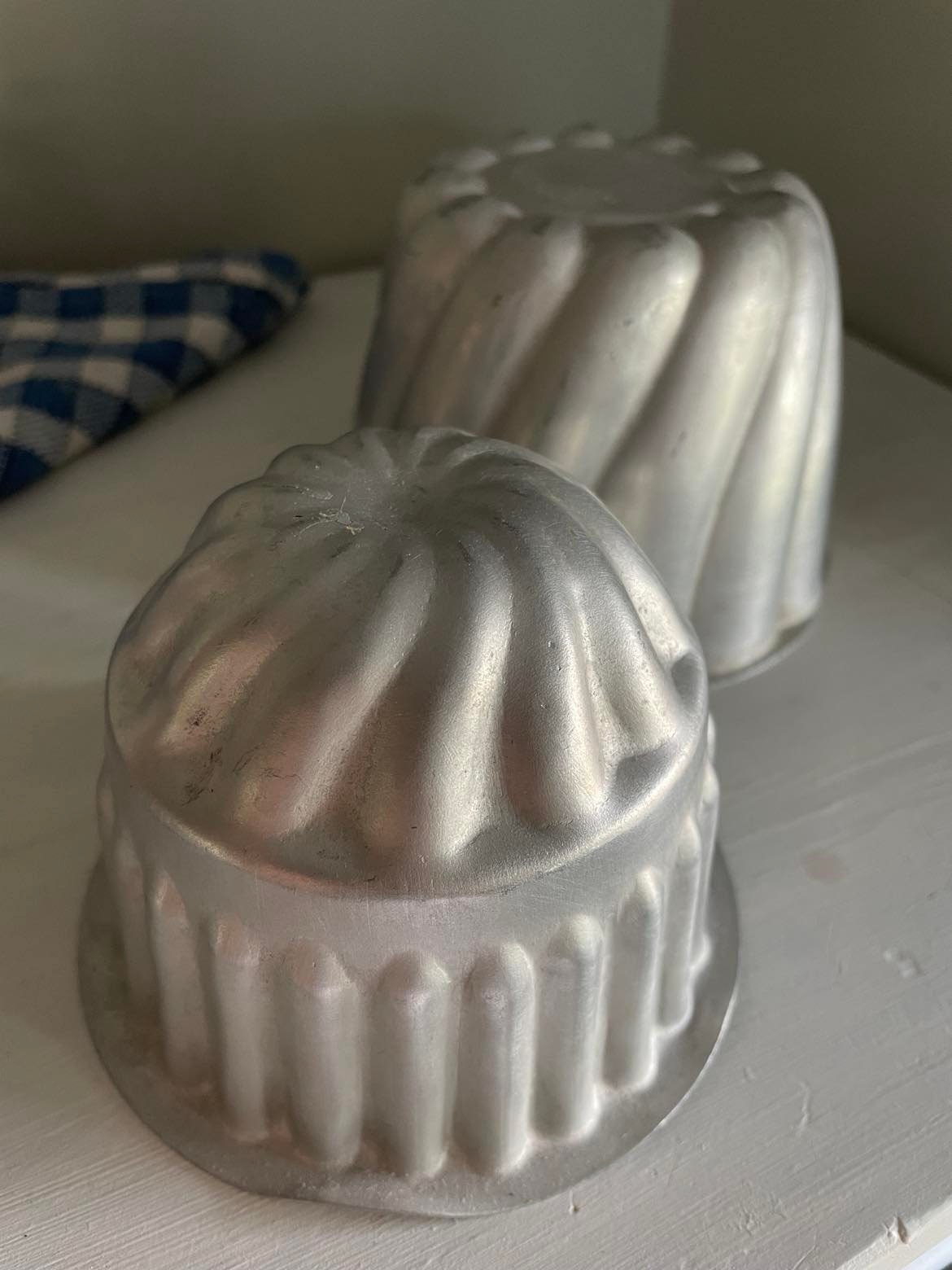 2 small vintage aluminium moulds