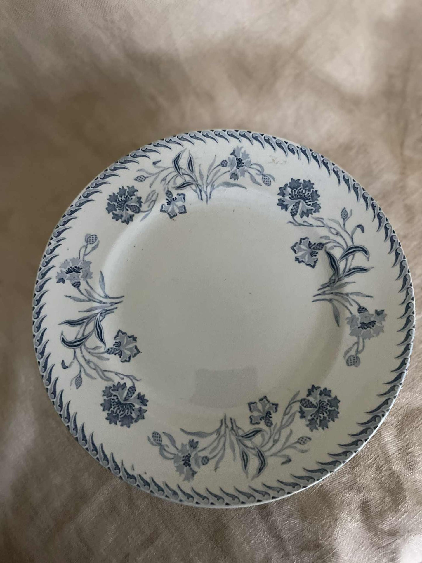 K & G Luneville  low pedestal plate - plat piédouche