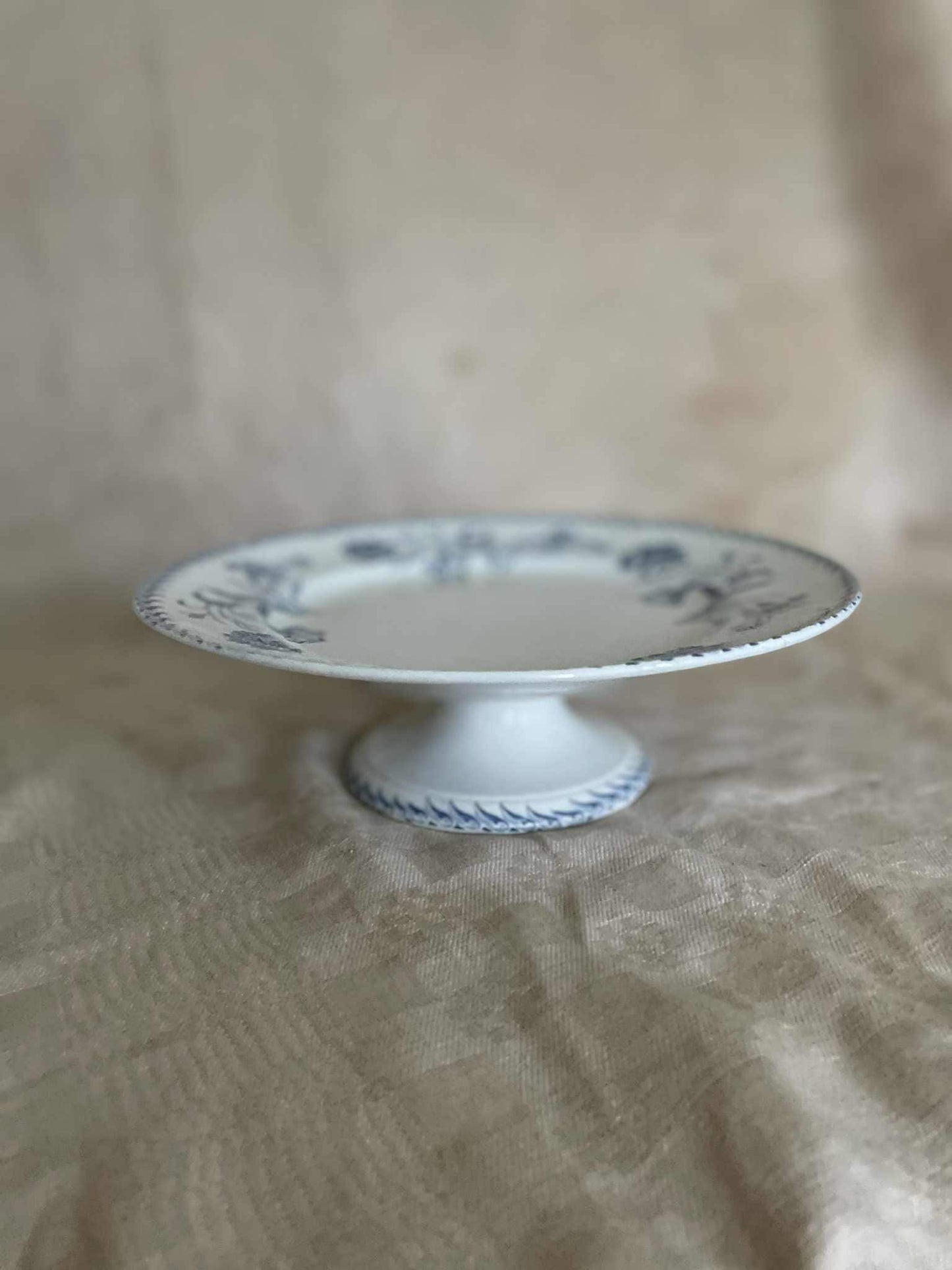 K & G Luneville  low pedestal plate - plat piédouche