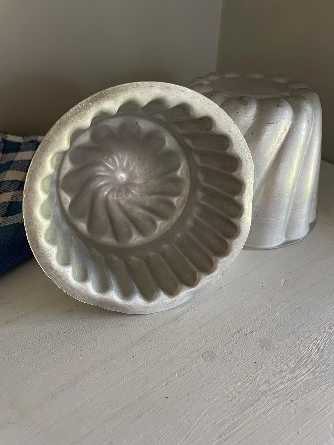 2 small vintage aluminium moulds