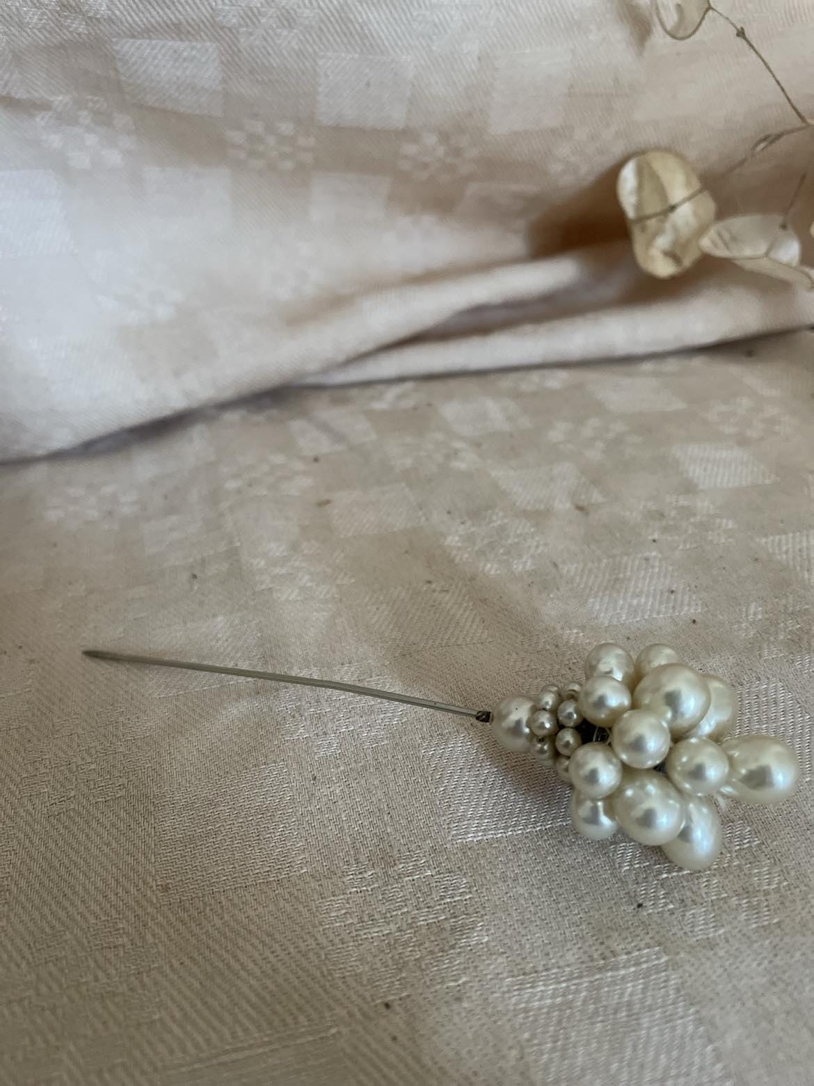 Antique faux pearl cluster hat / stick pin