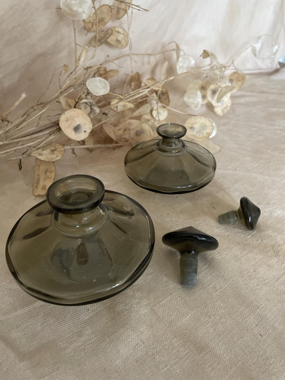 A pair of Art Deco Czech glass Perfume bottles/ Flaçon à parfum