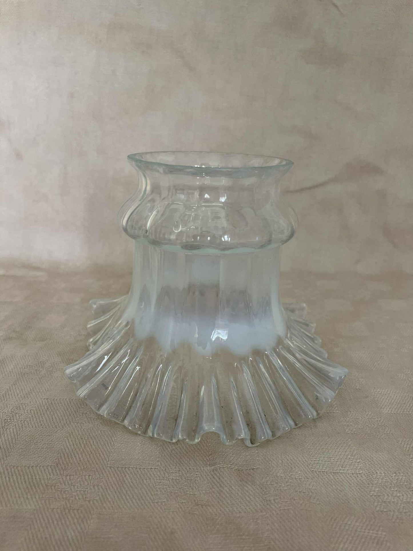 Opalescent globe tulip glass shade
