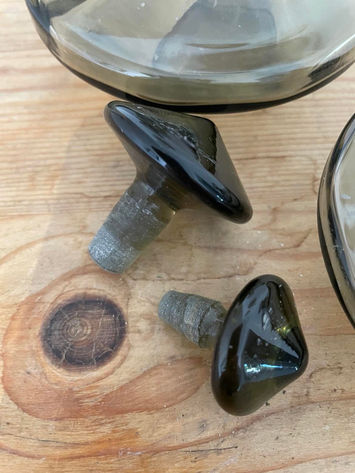 A pair of Art Deco Czech glass Perfume bottles/ Flaçon à parfum