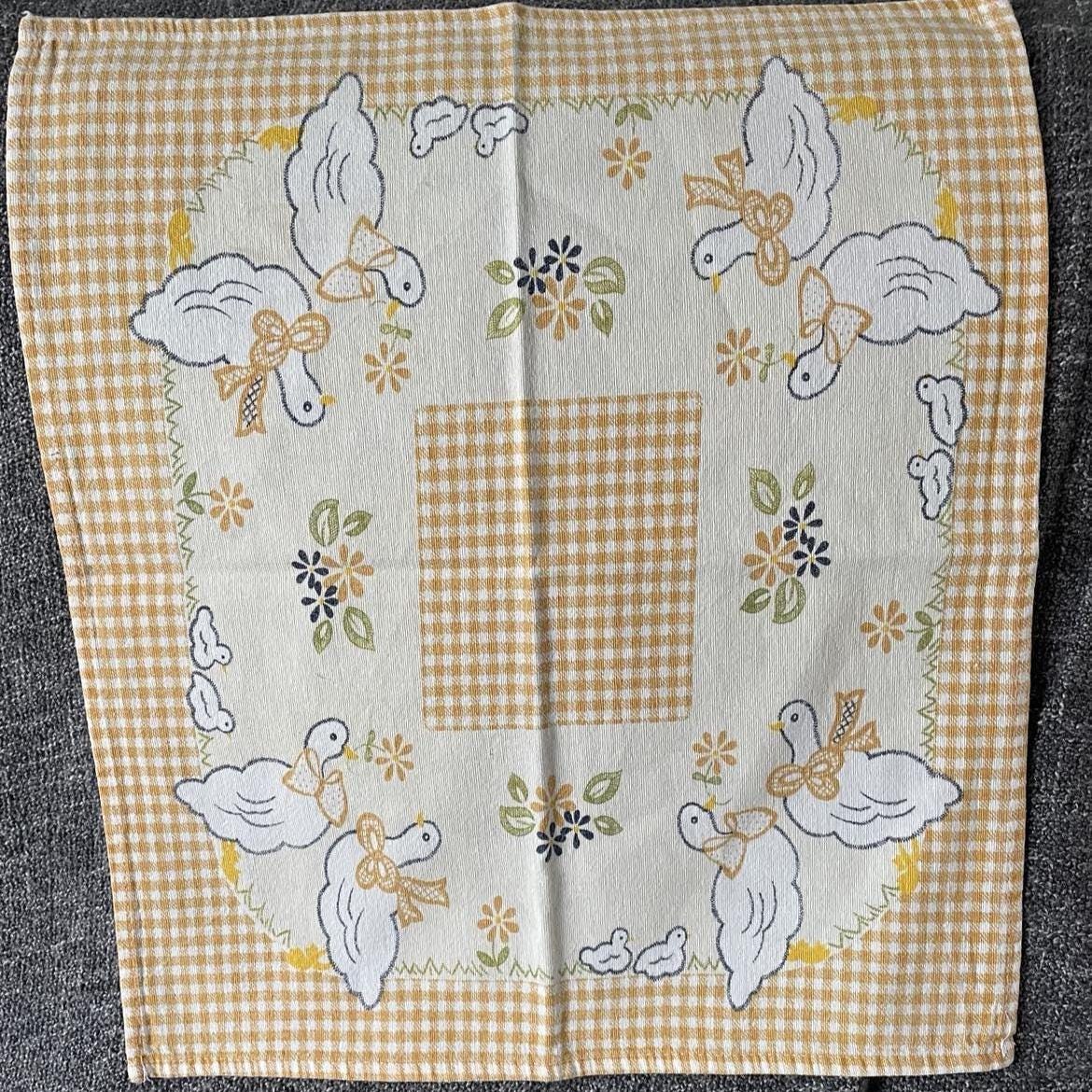 A set of 8 vintage cotton napkins /serviettes
