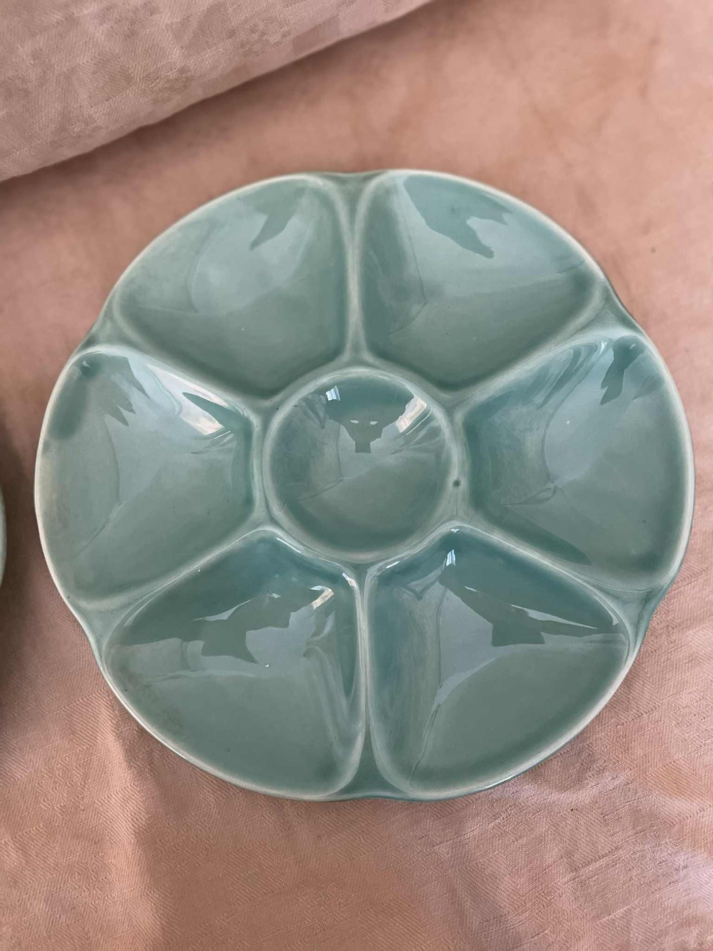 A pair of GIEN majolica oyster plates/ Assiette à huîtres Gien