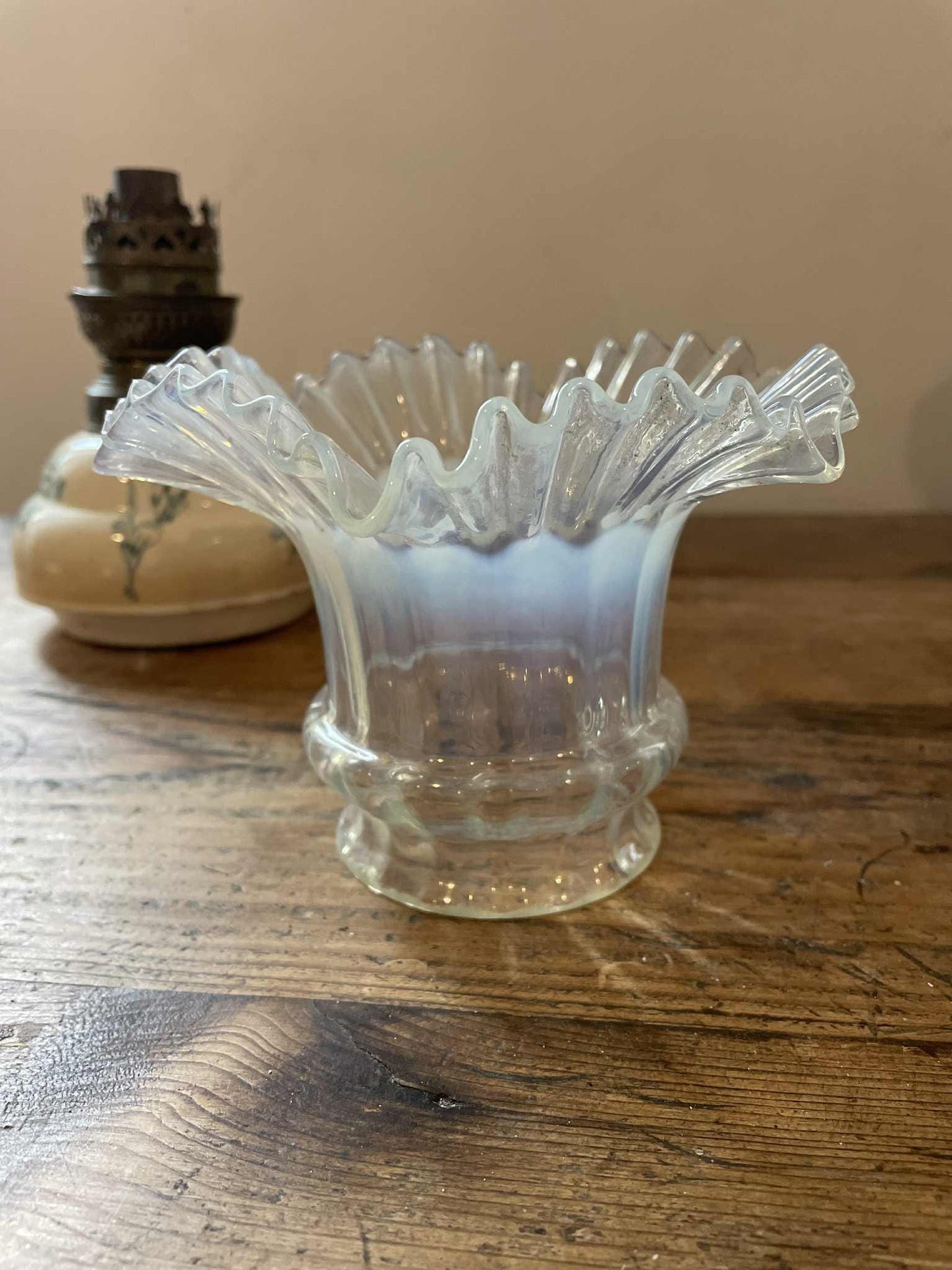 Opalescent globe tulip glass shade