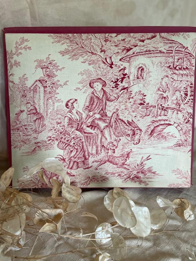 Vintage Toile de Jouy lidded box