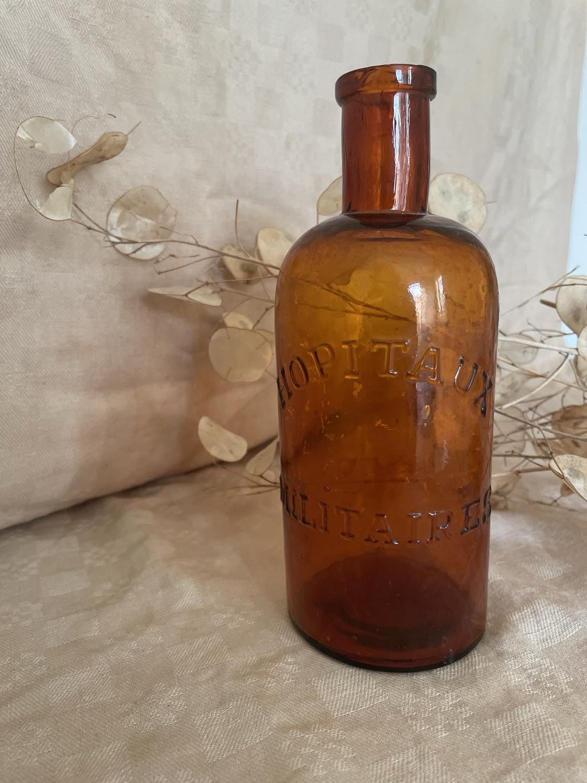 Hopitaux Militaires lab/ pharmacy bottle