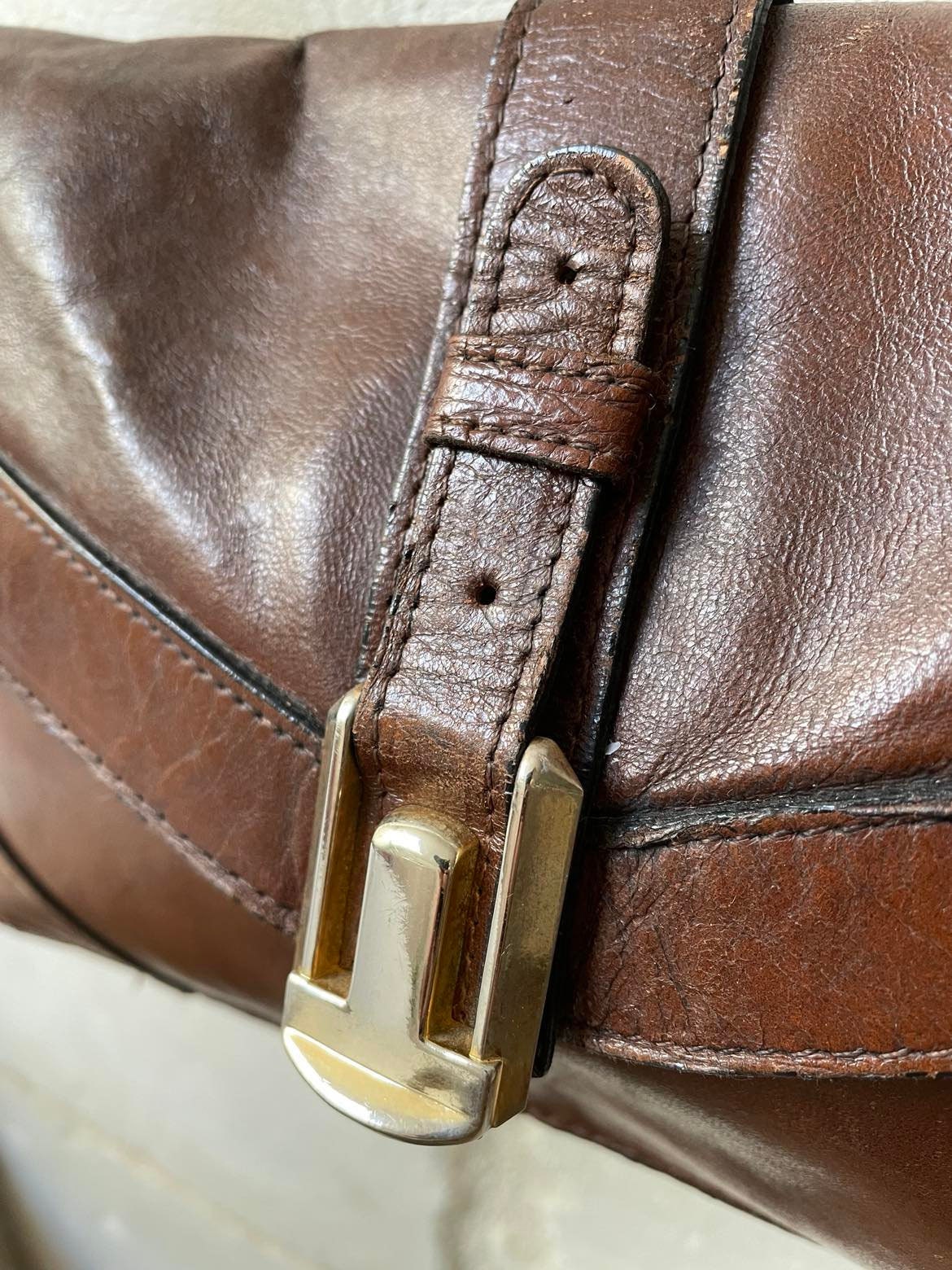 Vintage Leather hand bag with detachable strap