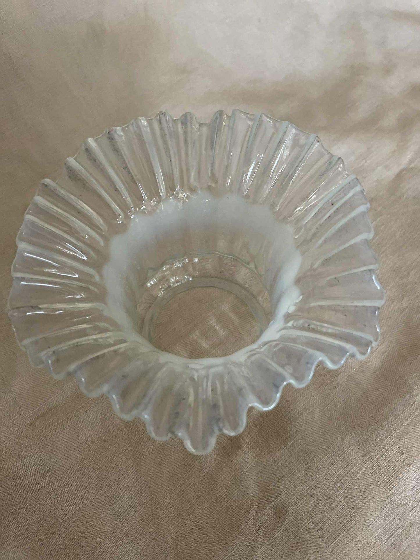 Opalescent globe tulip glass shade