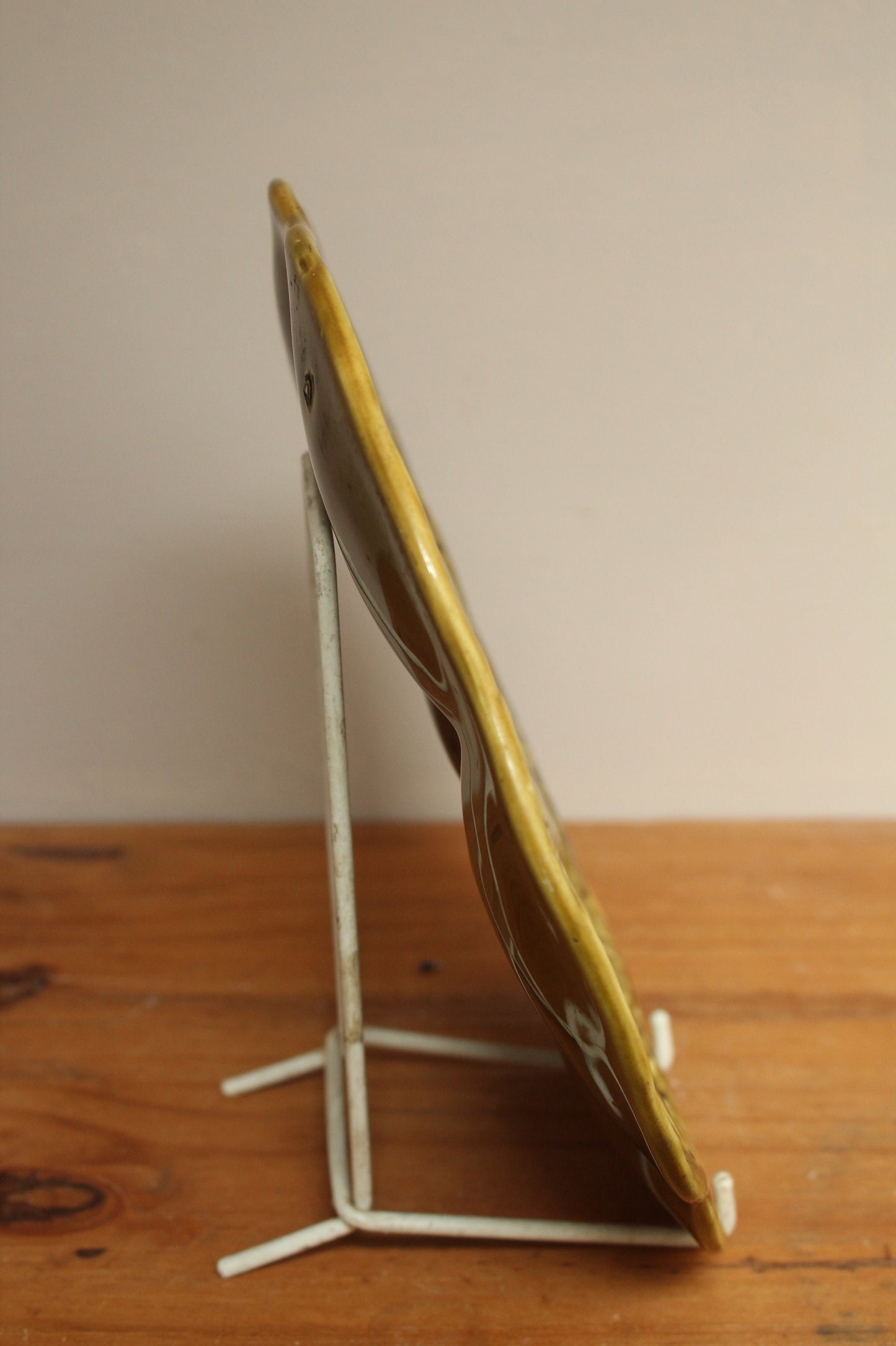 GIEN majolica oyster plate/ Assiette à huîtres Gien Barbotine