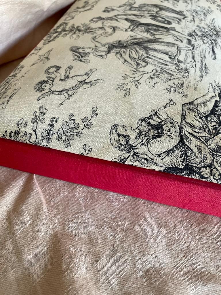 Black Toile de Jouy lidded box