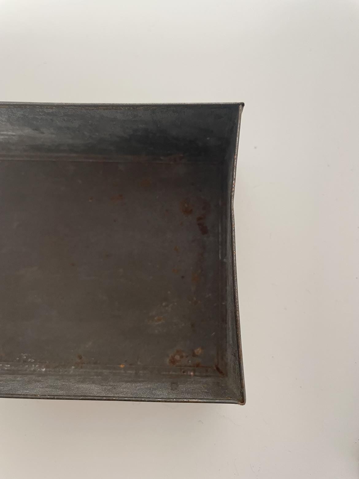 Le Lactescent, vachon-bavou et cie  antique lidded soap tin