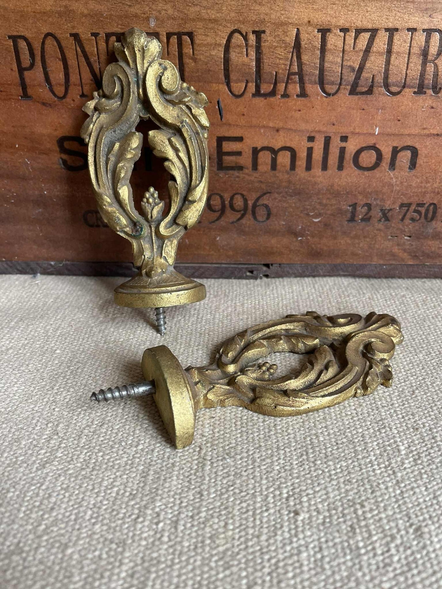 A pair of gilded bronze curtain finials / Pole ends