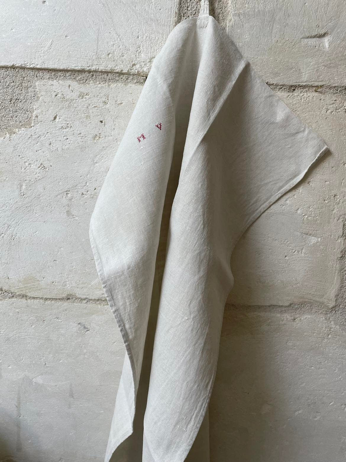 A single large plain Metis ( linen/cotton mix) tea towel initalled MV 100 x 52 cm