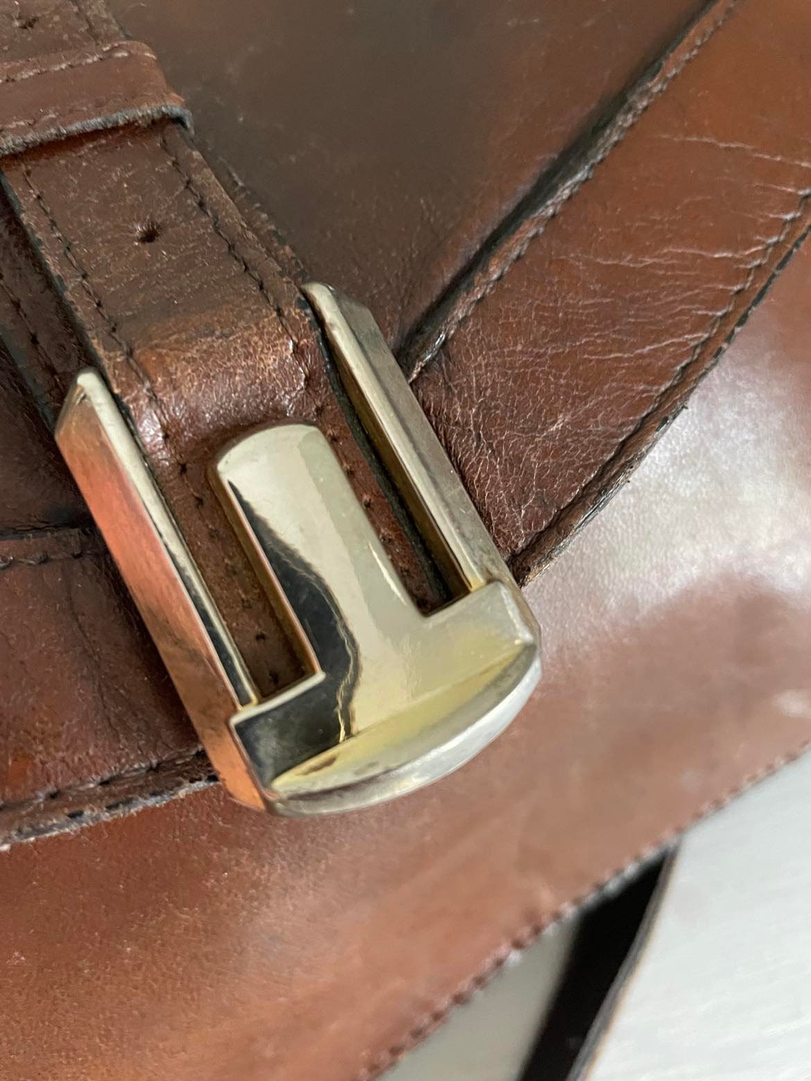 Vintage Leather hand bag with detachable strap