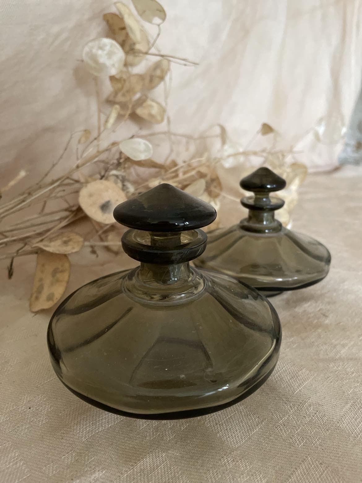 A pair of Art Deco Czech glass Perfume bottles/ Flaçon à parfum