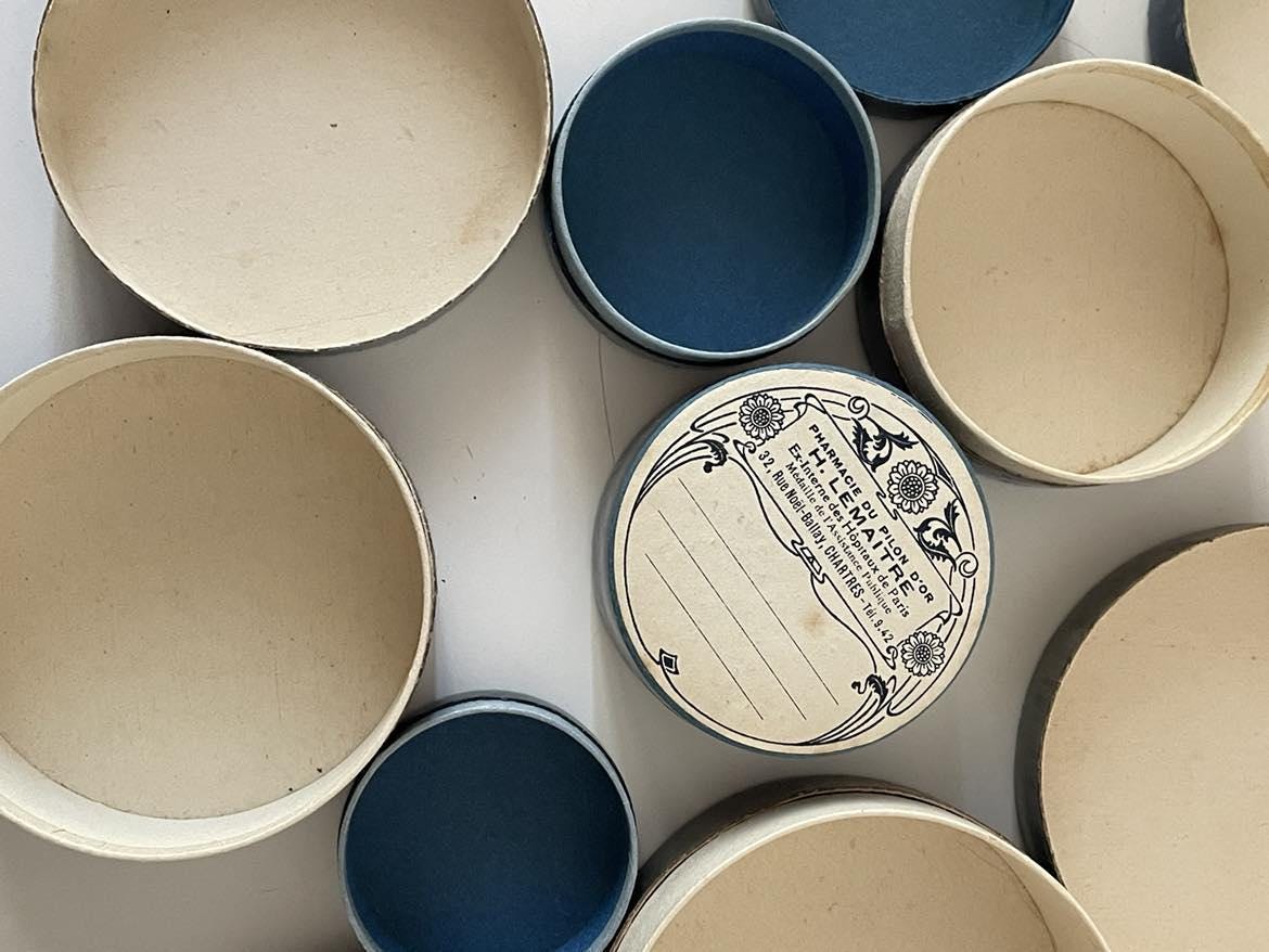 Set of 9 round lidded pharmacy boxes