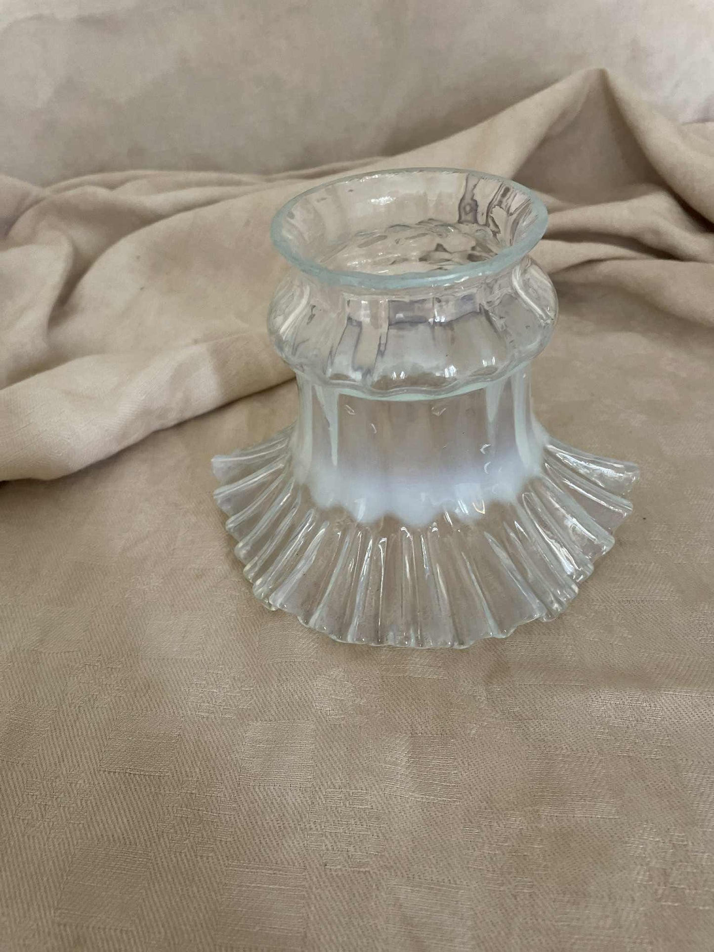 Opalescent globe tulip glass shade