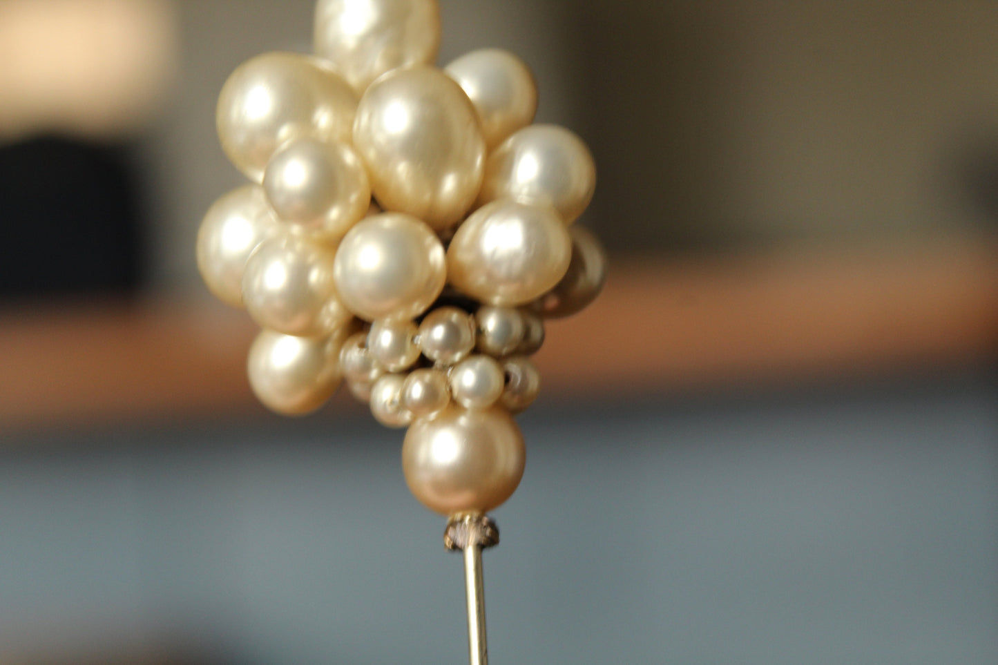 Antique faux pearl cluster hat / stick pin