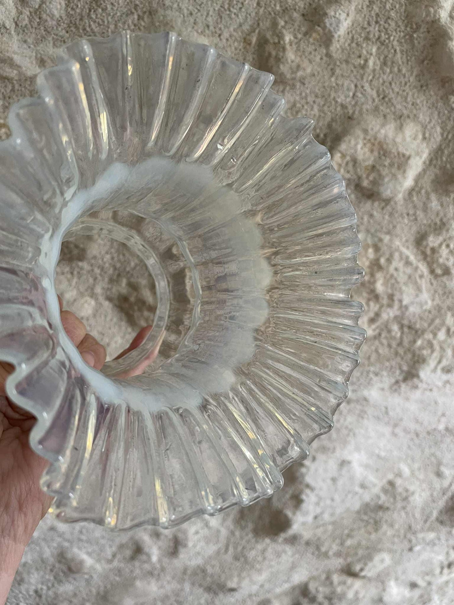 Opalescent globe tulip glass shade