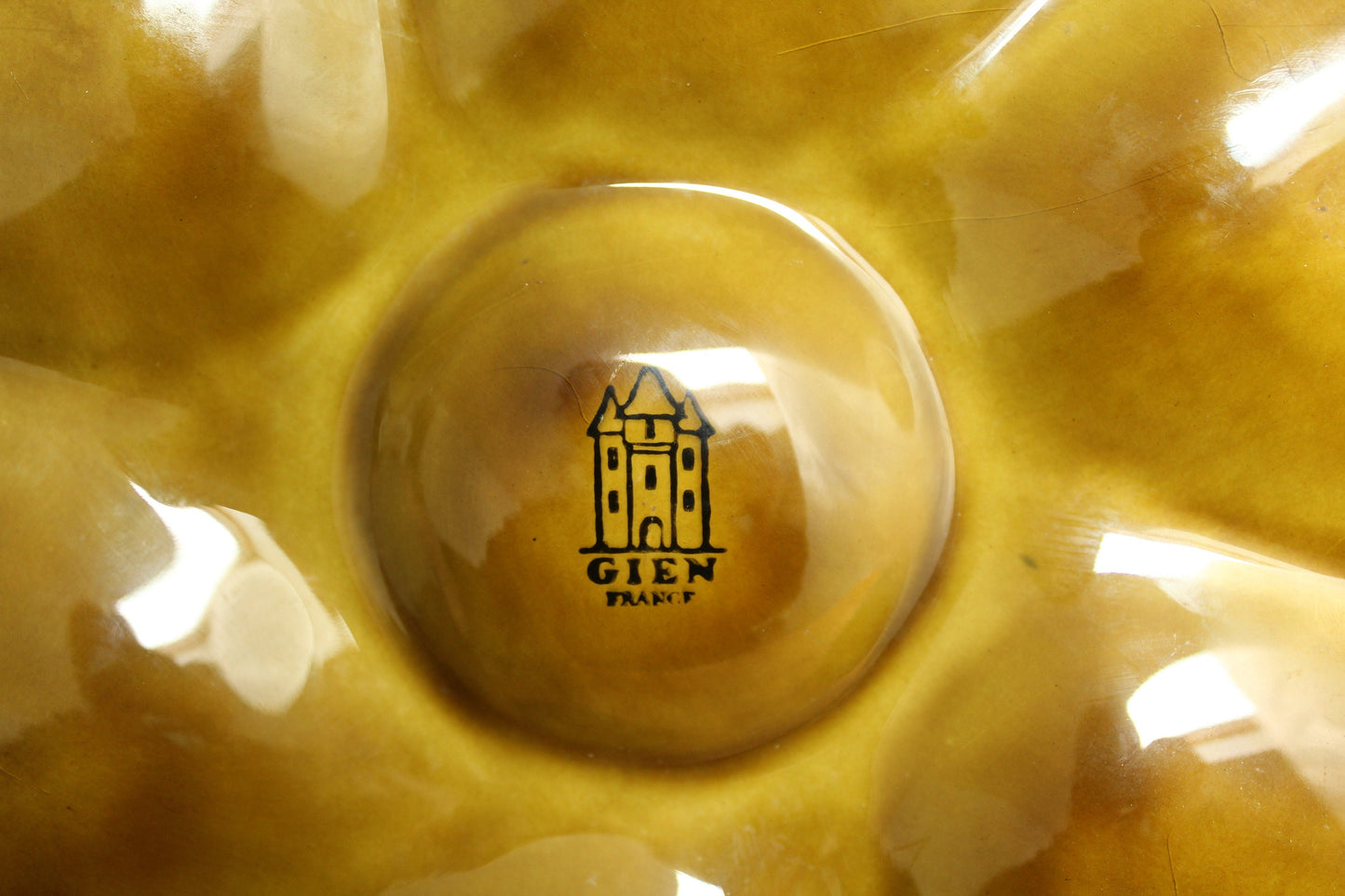 GIEN majolica oyster plate/ Assiette à huîtres Gien Barbotine