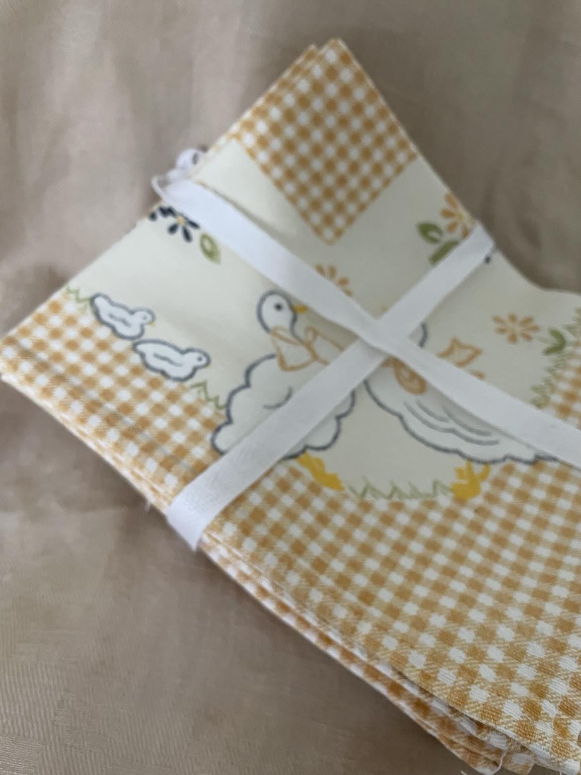 A set of 8 vintage cotton napkins /serviettes