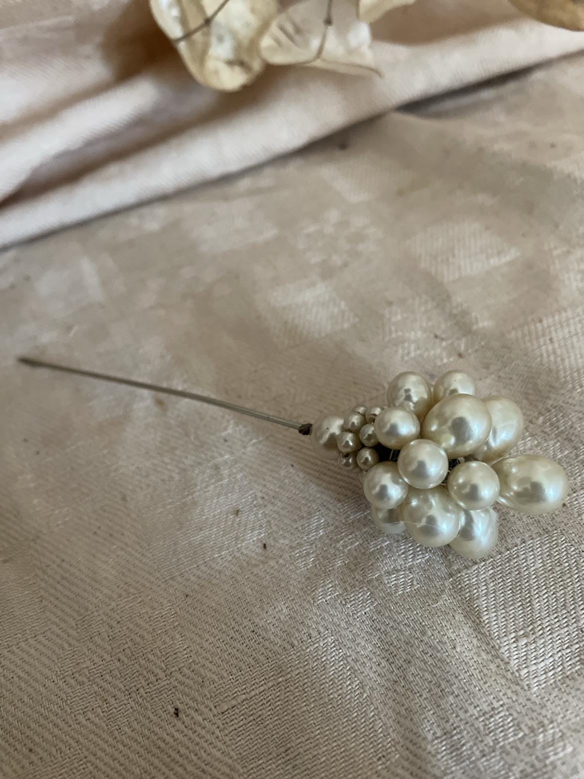 Antique faux pearl cluster hat / stick pin