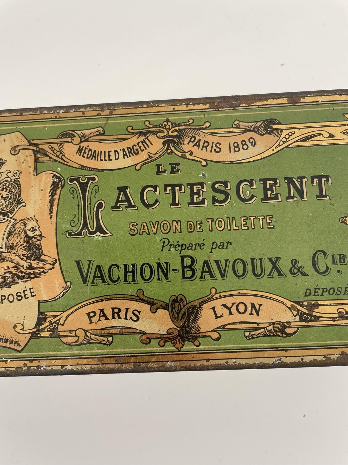 Le Lactescent, vachon-bavou et cie  antique lidded soap tin