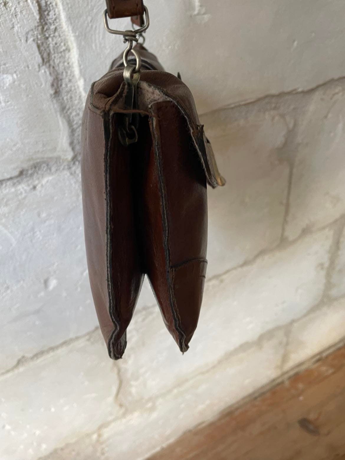 Vintage Leather hand bag with detachable strap