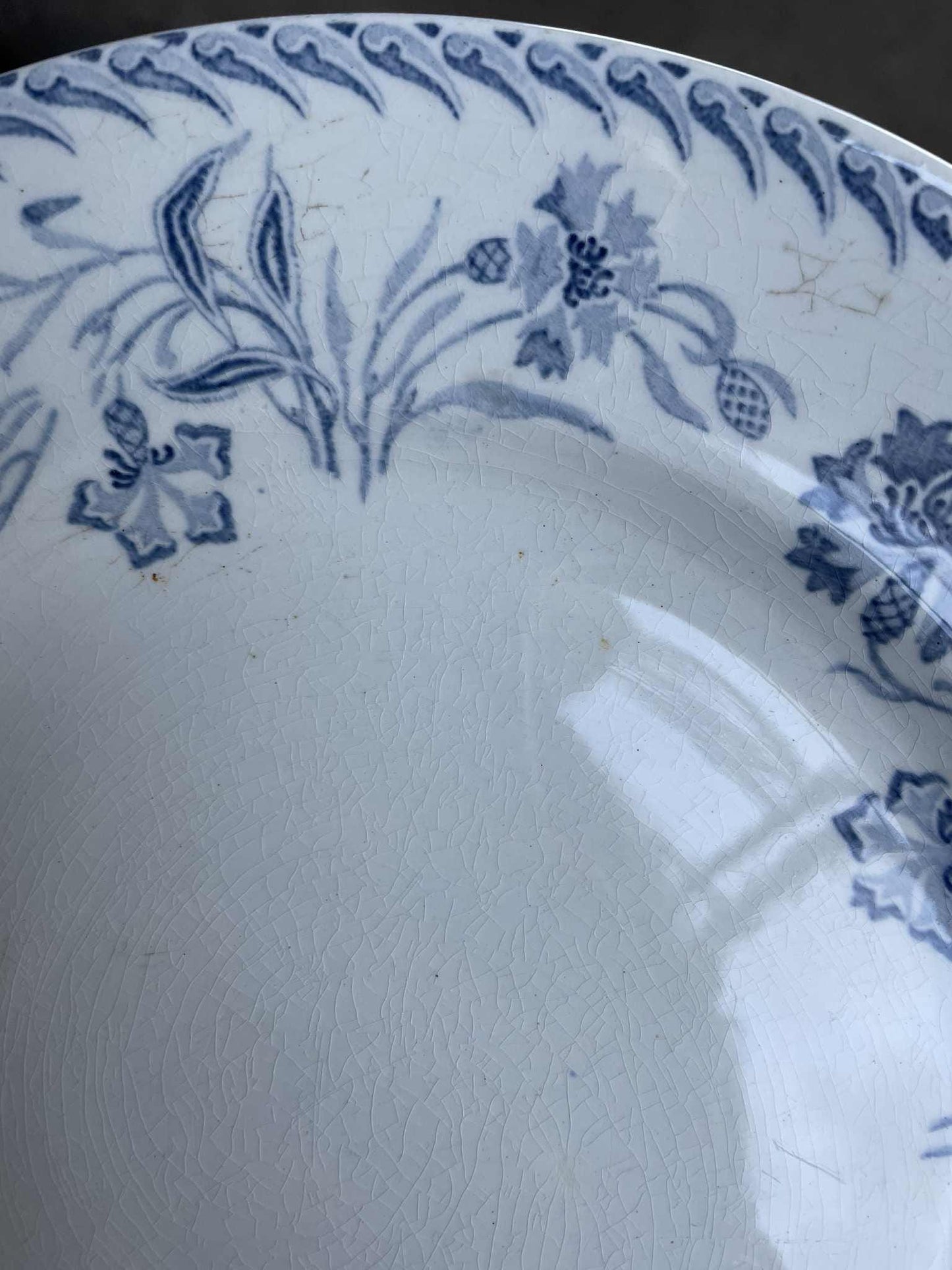 K & G Luneville  low pedestal plate - plat piédouche