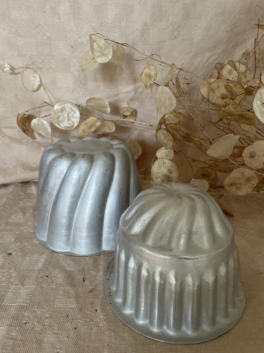 2 small vintage aluminium moulds